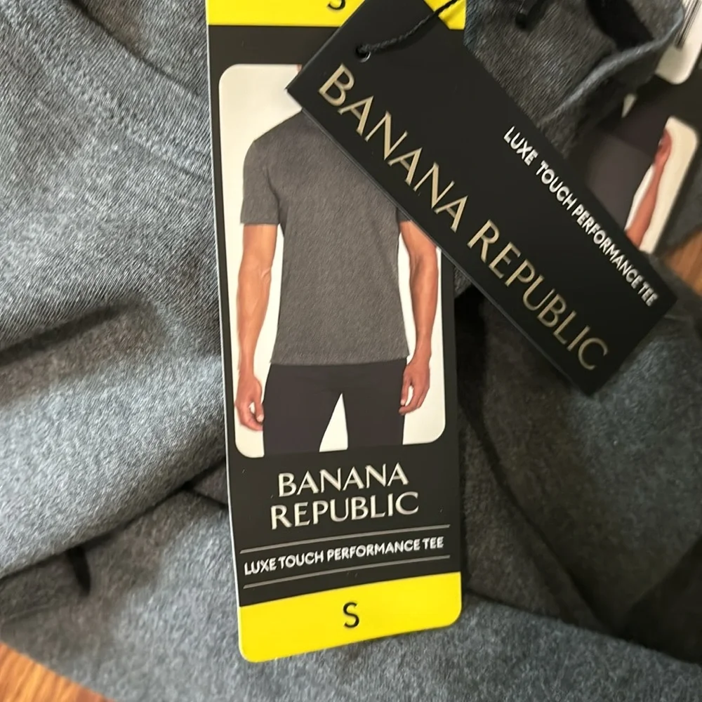 Banana Republic Gray Luxe Touch Performance Tee size S/M NWT 100% cotton
